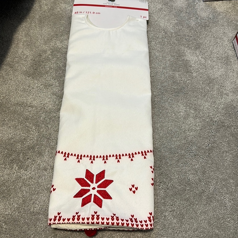 Ashland Christmas Tree Skirt white & red embroidered/pom poms NEW 48inches